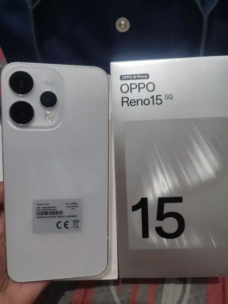 Oppo Reno 15 12/256 GB putih