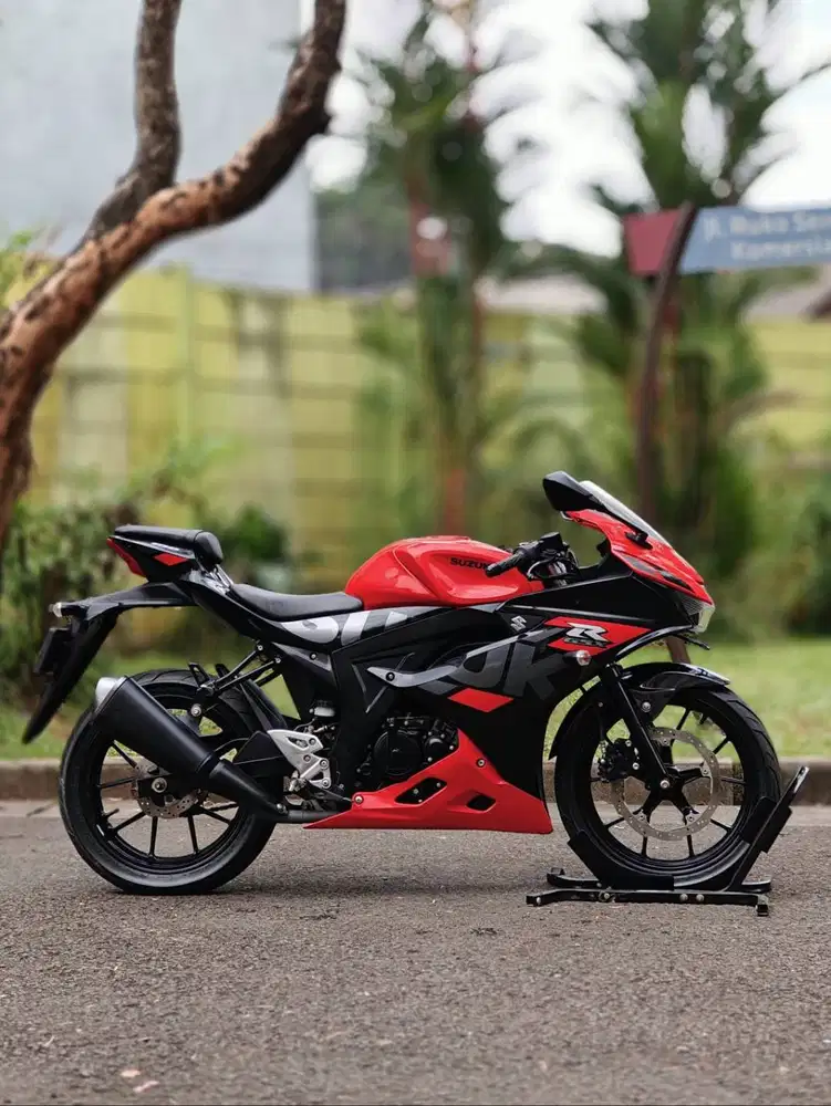 SUZUKI GSX 150R MERAH HITAM 2023 KM 6K PAJAK PANJANG SIAP RIDING