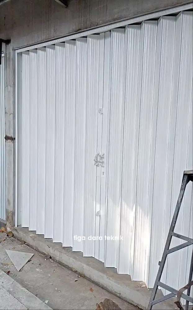 Folding Gate Harmonika Tebal | Keamanan Maksimal untuk Usaha