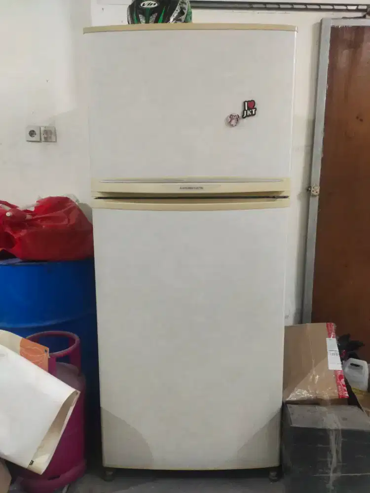 Kulkas 2pintu mitsubishi
