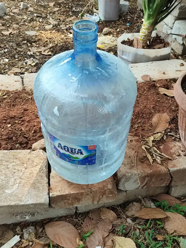 Galon aquo kosong