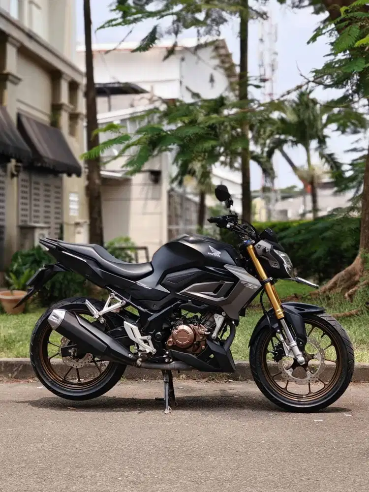 HONDA NEW CB 150R HITAM 2023 KM 7K PAJAK HIDUP SIAP PAKAI