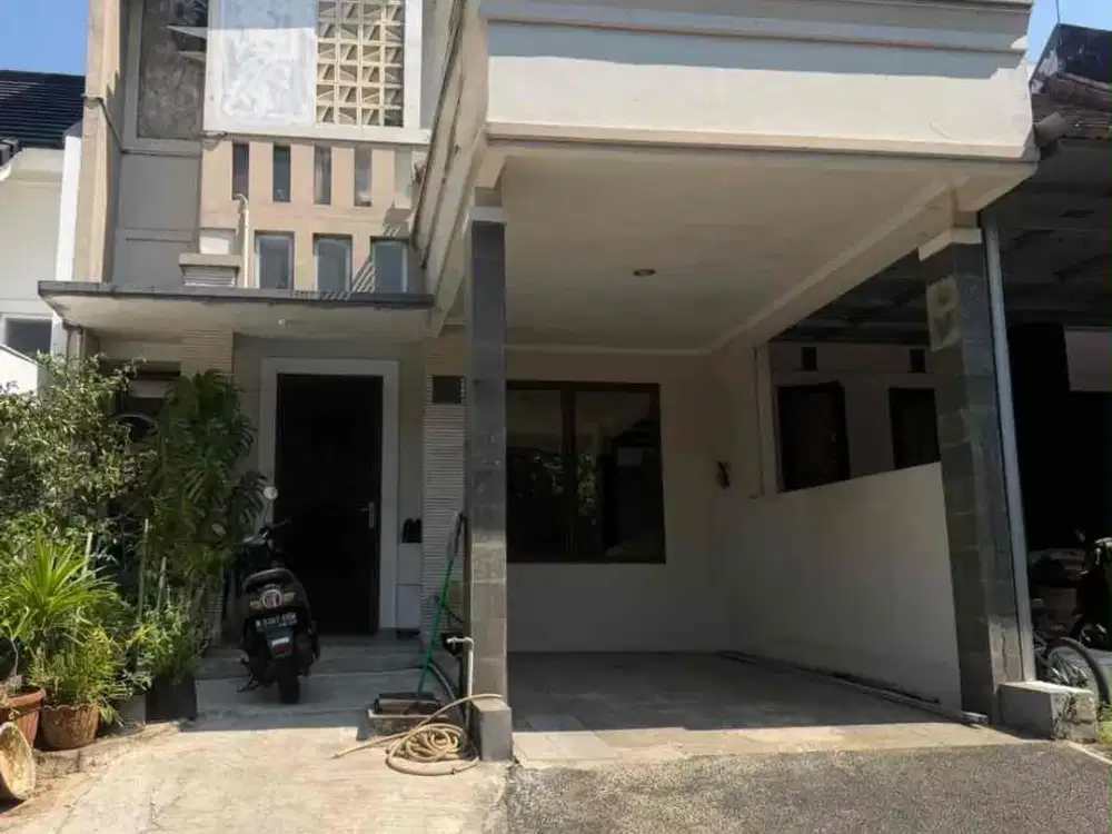 DIJUAL - Rumah 2 Lantai Siap Huni Di Legenda Wisata