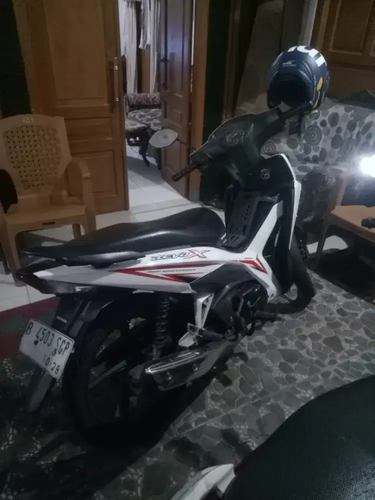 Honda revo CW warna putih
