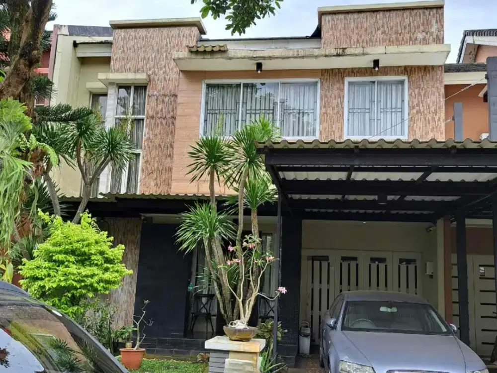 JUAL CEPAT!! Rumah 2 lantai, turun harga, Asri, sudah Renovasi dan siap huni di Delatinos - BSD Tangerang Selatan.