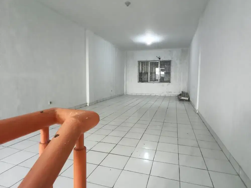 Temurah Ruko 3 Lantai di Mainroad Buah Batu Bandung Lokasi Ramai dan Strategis