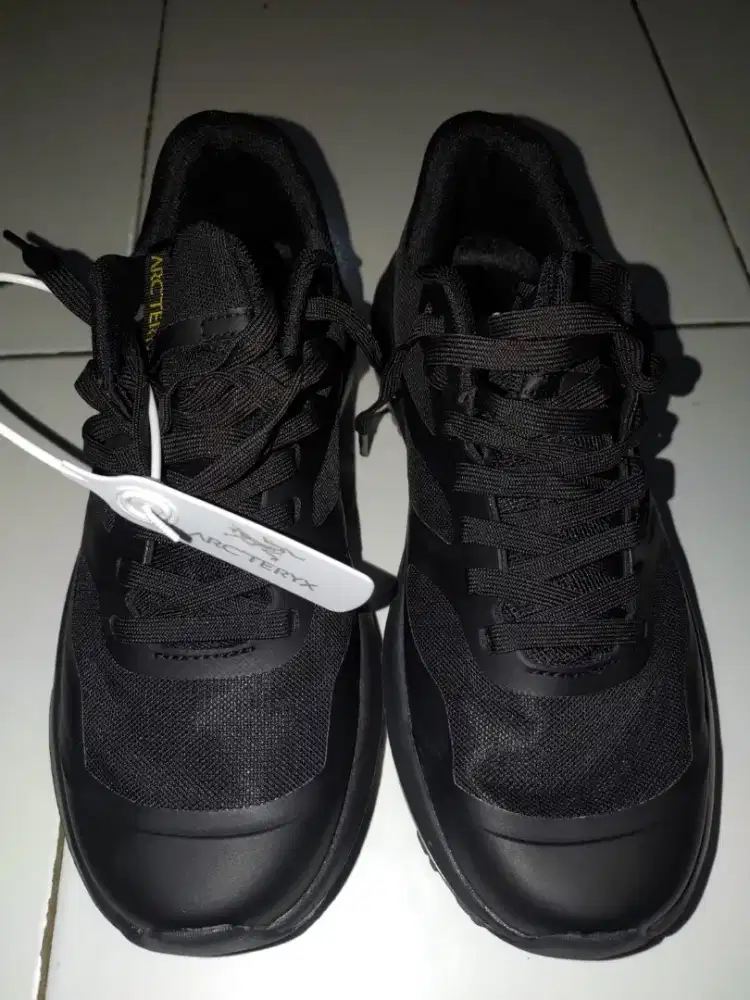Sepatu arcteryx