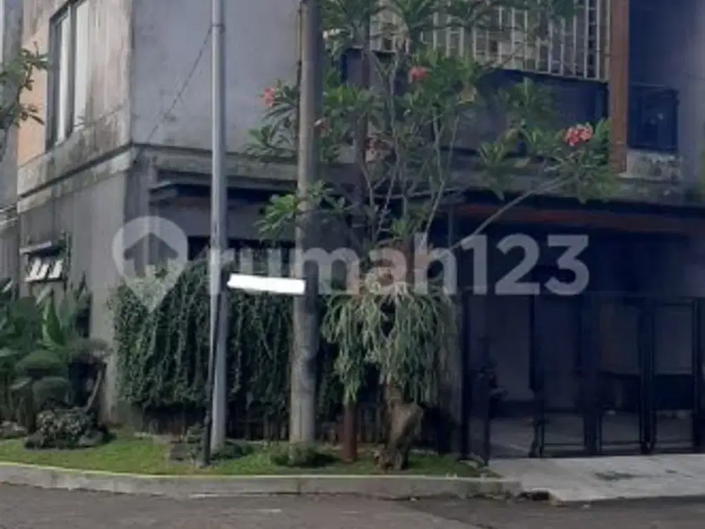 Dijual Rumah 2 Lantai Industrial Style di Nusaloka BSD