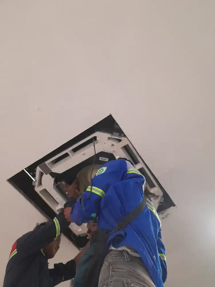 Jasa service AC panggilan terpercaya dan bergaransi