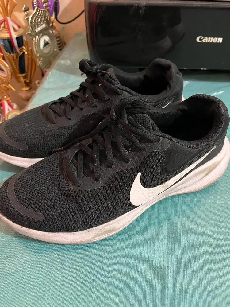 Nike revolution
