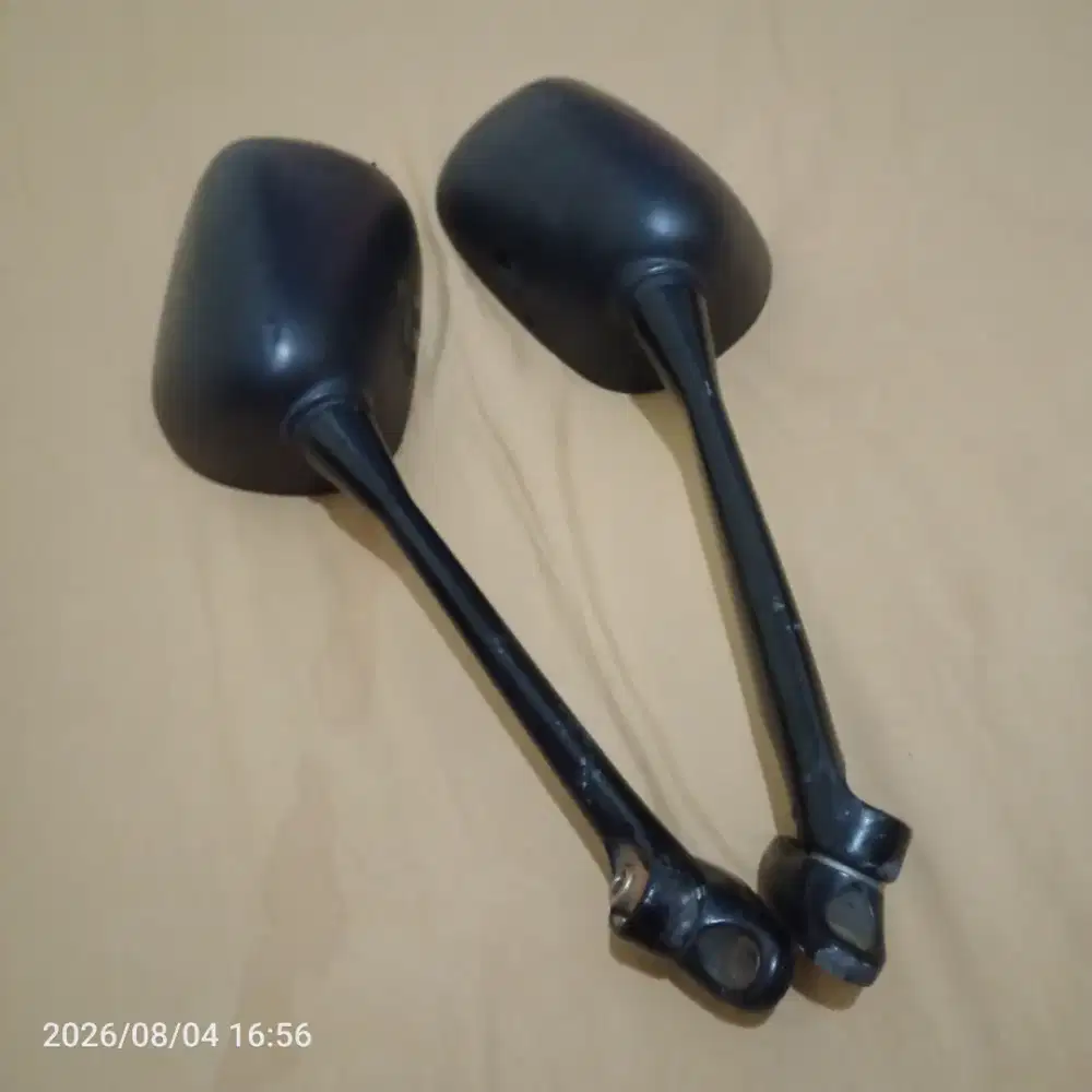 Buat yang minat spion copotan motor cbr silahkan juragan 250 net.