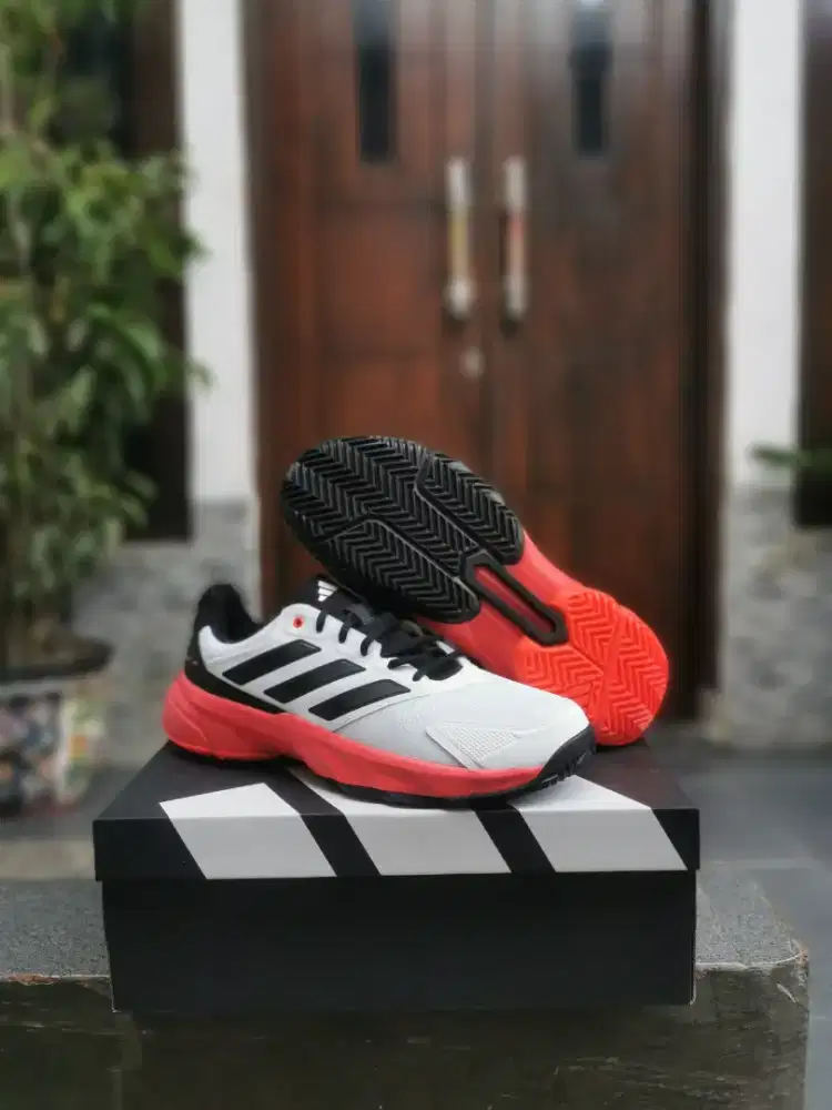 Sepatu Adidas ccourtjam cobtrol 3