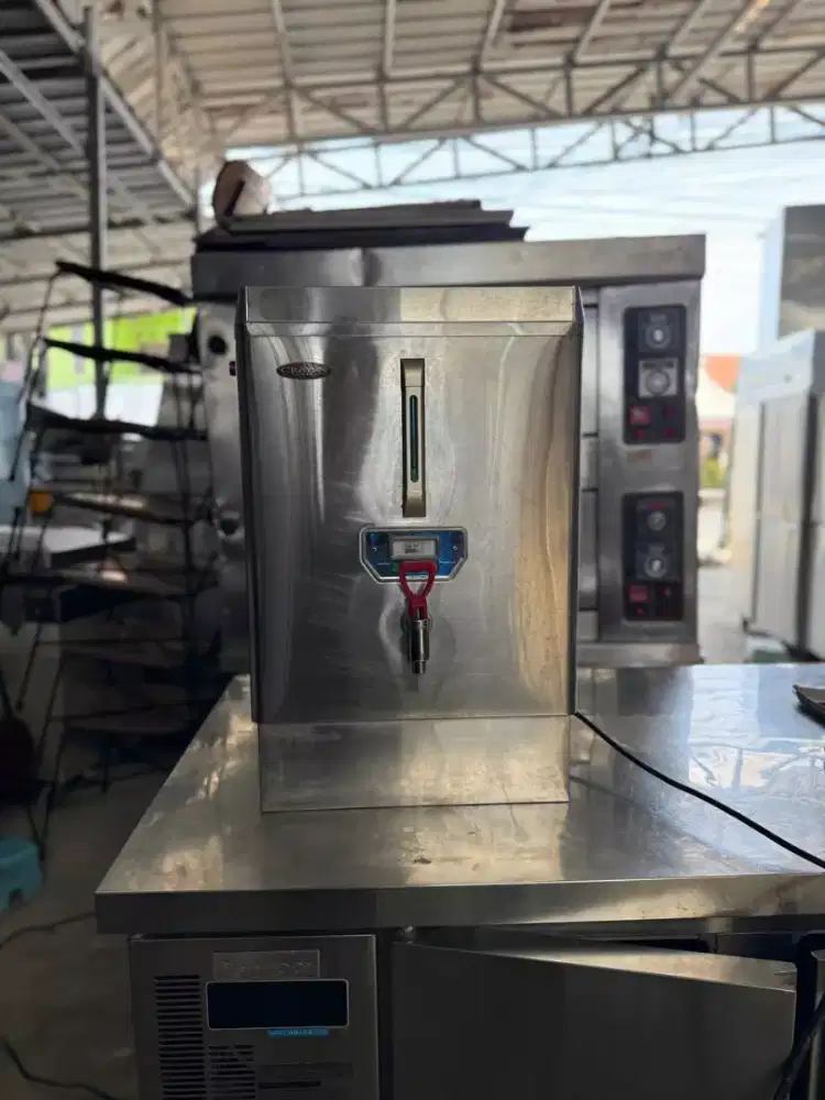 WATER BOILER
Merk CROWN
Model ZK 3K

Harga 1.050.000