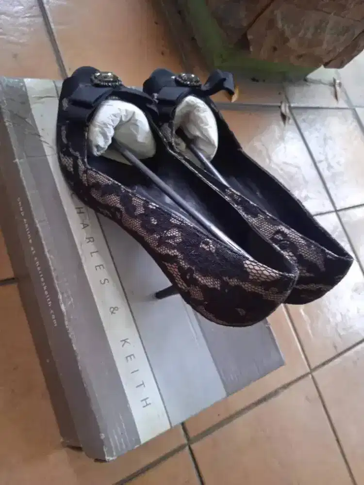 Sepatu formal/ pesta wanita resmi Charles Keith