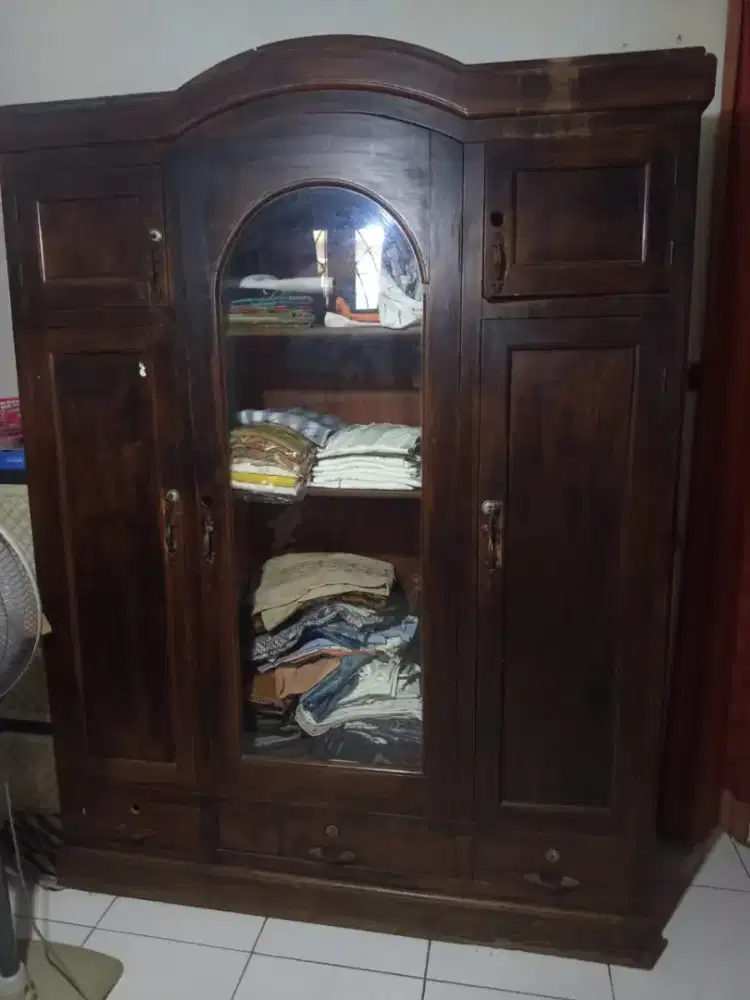 LEMARI KACA 2 PINTU KAYU JATI ANTI RAYAP