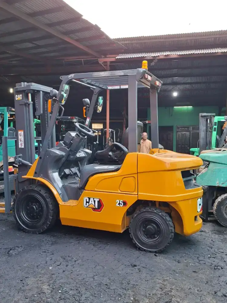 Forklift Caterpillar 2,5 Ton,Manual,Tiang 3 Meter,Mesin S6S,Tahun 2020