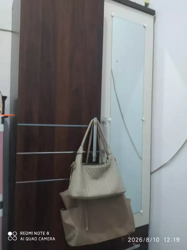 Dijual lemari kayu 2 pintu