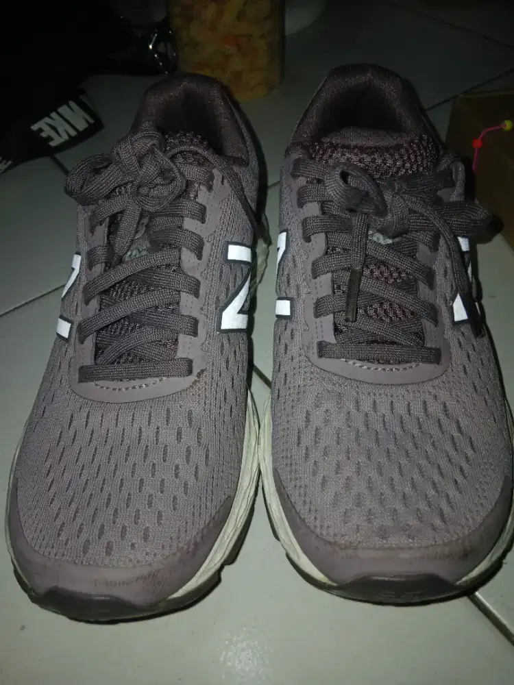 Sepatu lari wanita New Balance Wmns 680v6