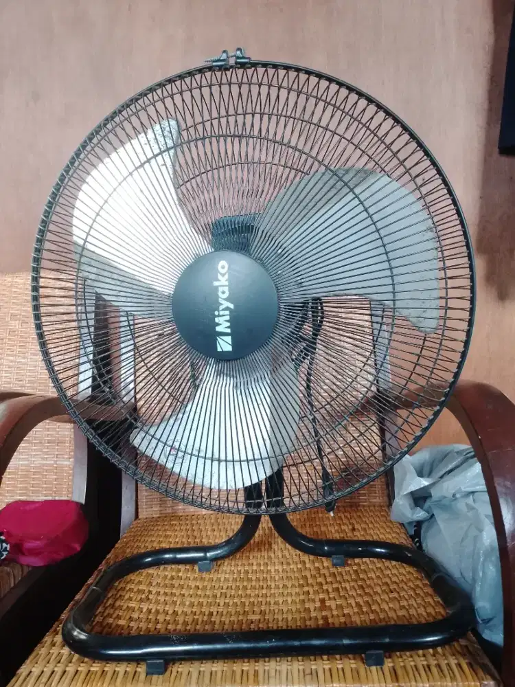 Dijual cepat kipas angin duduk miyako