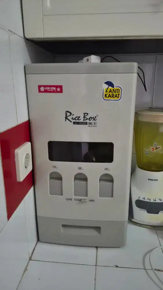 Dispenser  Beras Plastik kapasitas 18 kg Lion Star