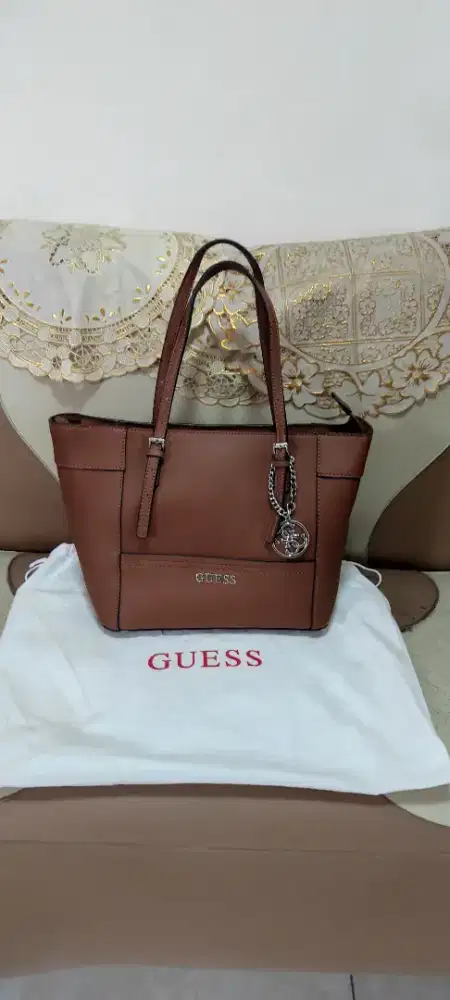 Tas wanita merek GUESS asli