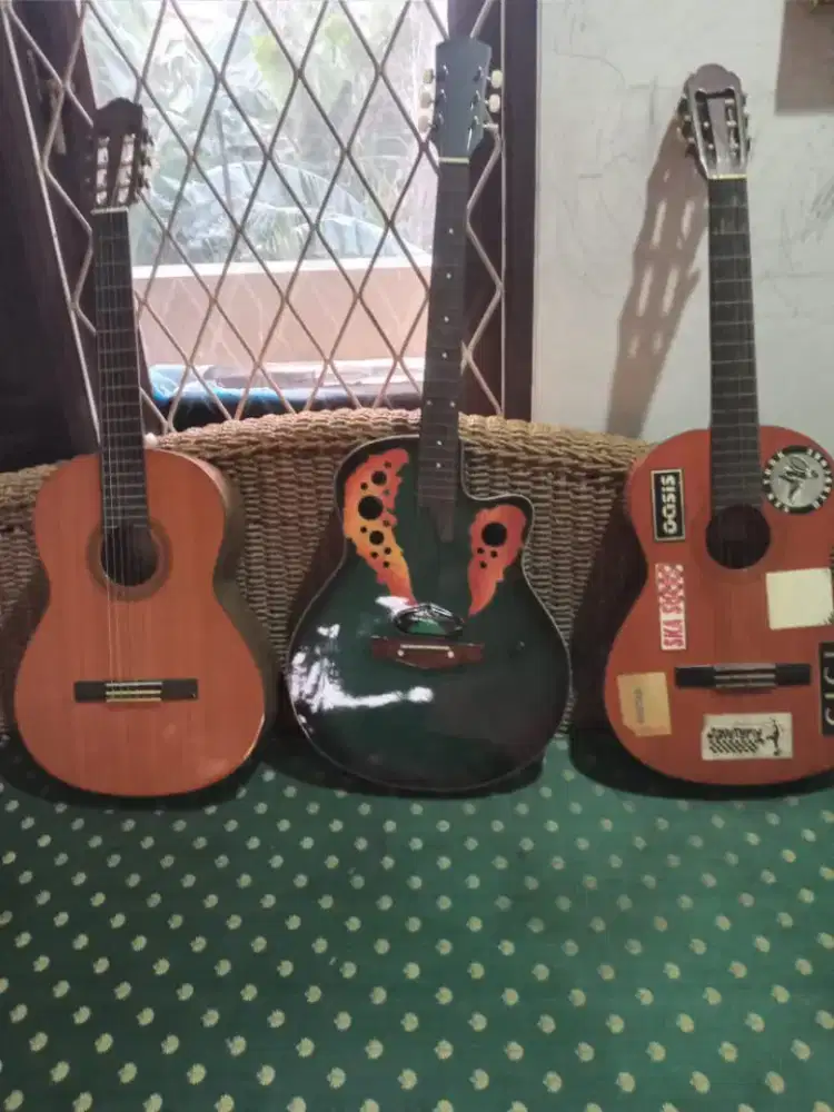 Dijual Gitar akustik dan elektrik