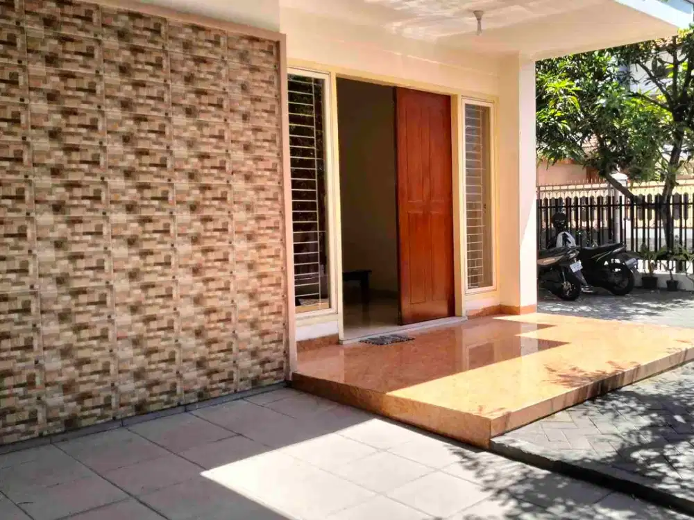 Kontrakan Rumah Parkir Luas