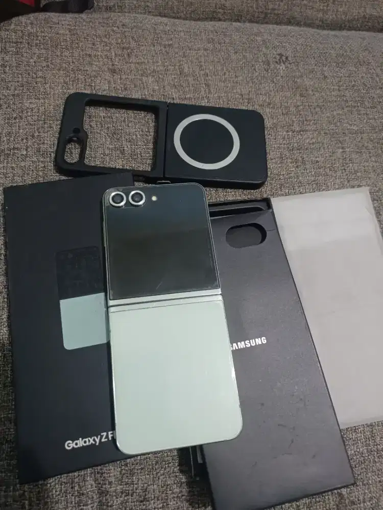Samsung Z Flip 5 8/256 SEIN