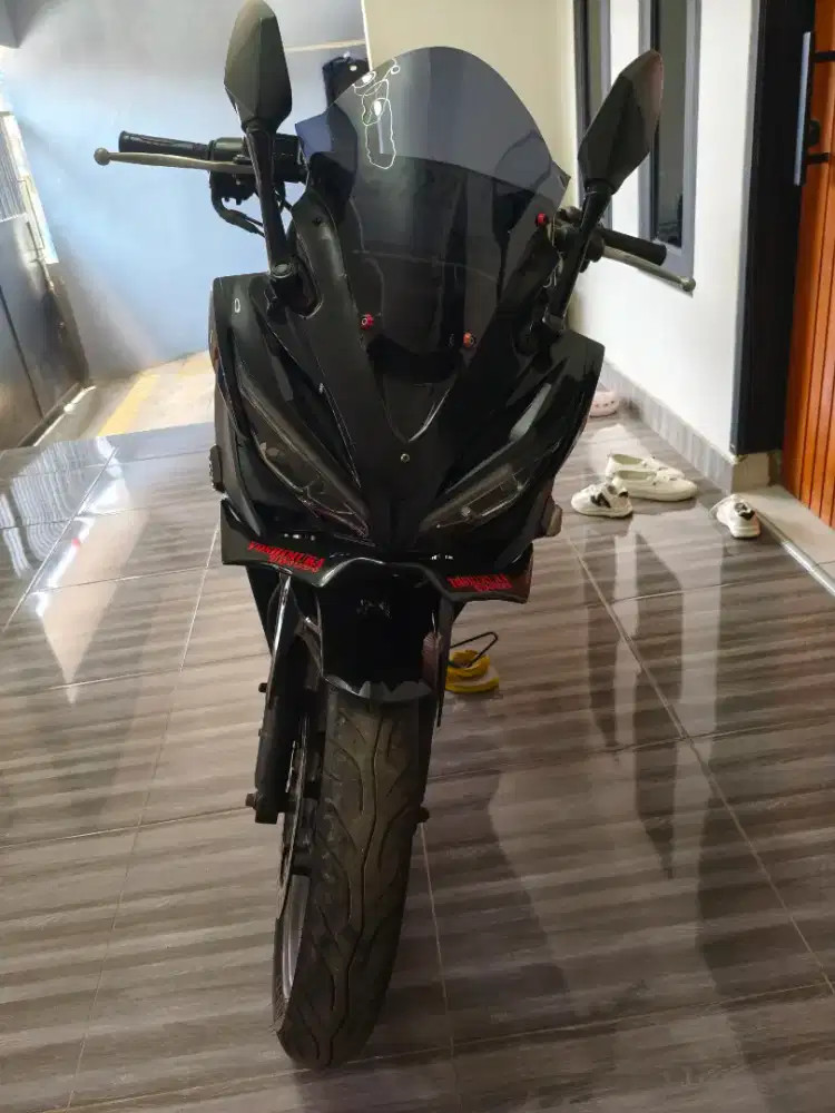 Di jual honda cbr 150 r tahun 2018