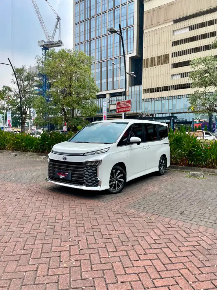 Toyota Voxy 2.0 CVT 2022 KM LOW PAJAK SUPER PANJANG SALE!!!