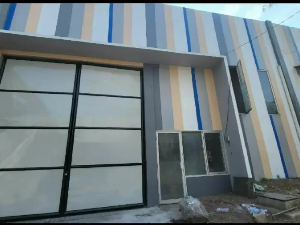 Gudang Safe N Lock Lingkar Timur Sidoarjo , Ada Kantor 2 Lantai, PLN 3300W Token, Tandon 5000+1000