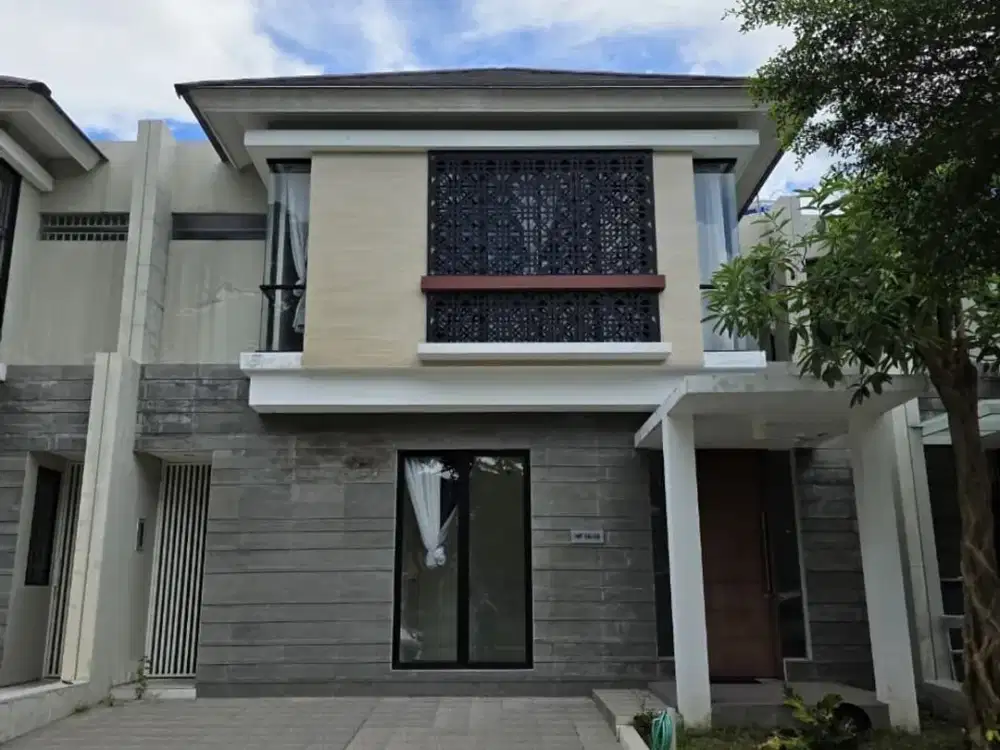 Rumah Northwrst Citraland , Murah Depan Danau , Hadap Utara
