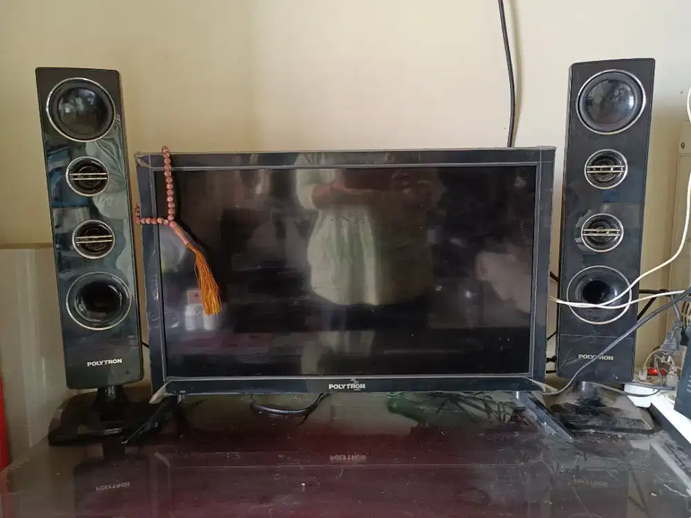 DIJUAL cepat & murah!! TV Polytron smart tv 24 inch