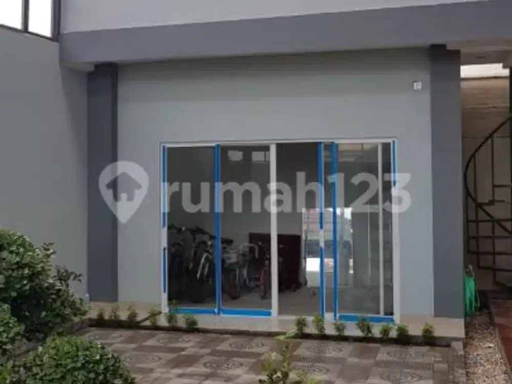 Rumah Semi Furnished SHM 2 Lantai Hadap Utara Siap Huni di Jgc