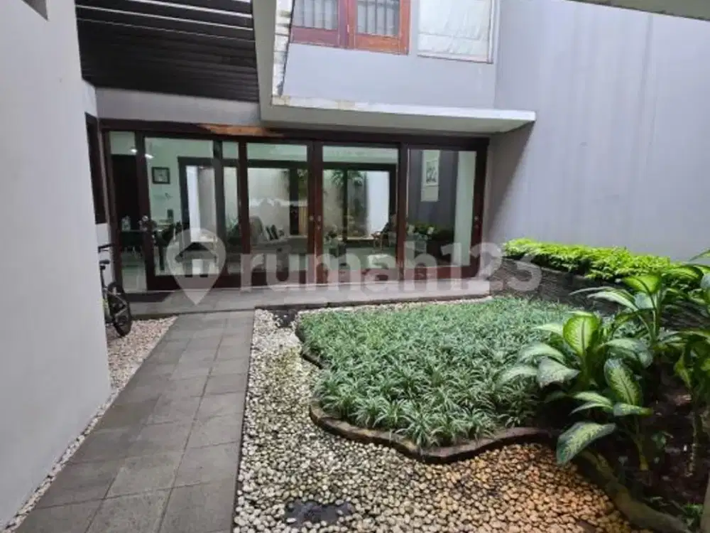 Rumah Hadap Selatan Furnished Harga Nego di Villa Permata Gading