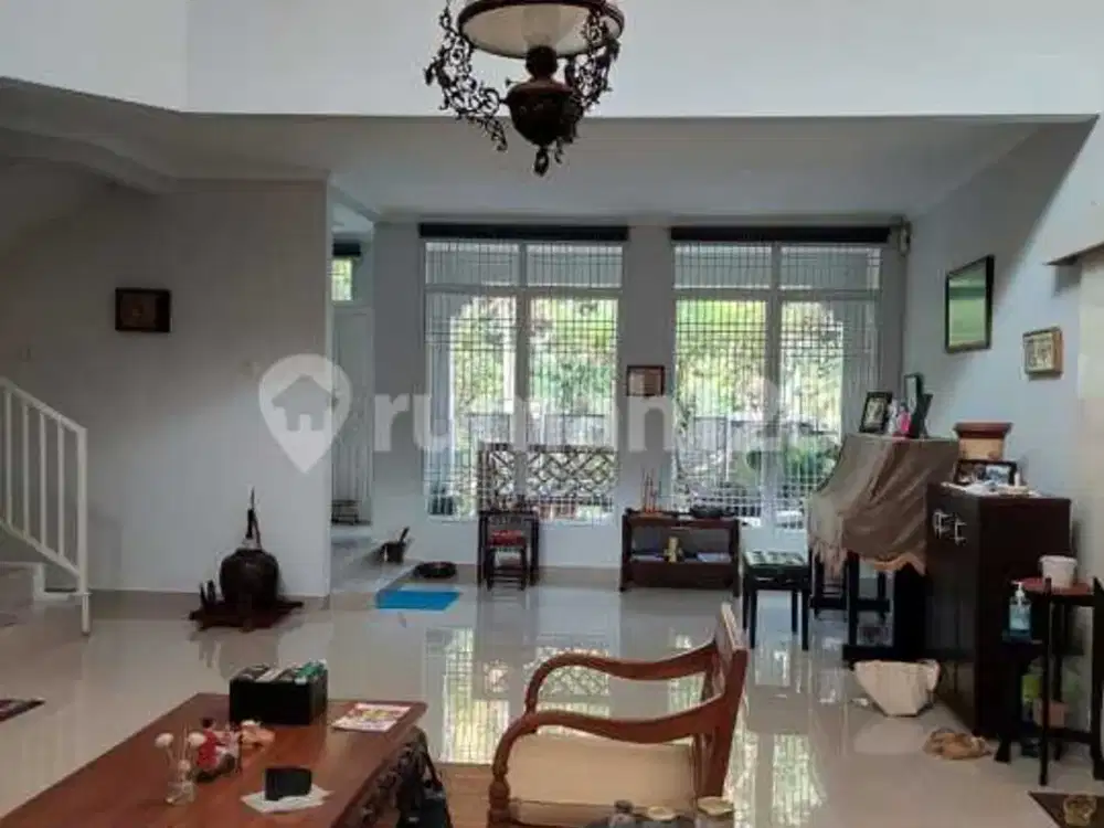 Rumah 2 Lantai Semi Furnished SHM Baru Renovasi di Bintaro