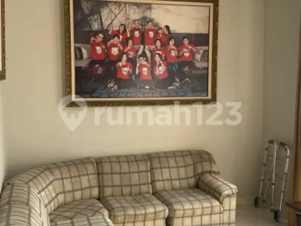 Rumah Semi Furnished Hadap Utara Bangunan 2 Lantai di Bintaro