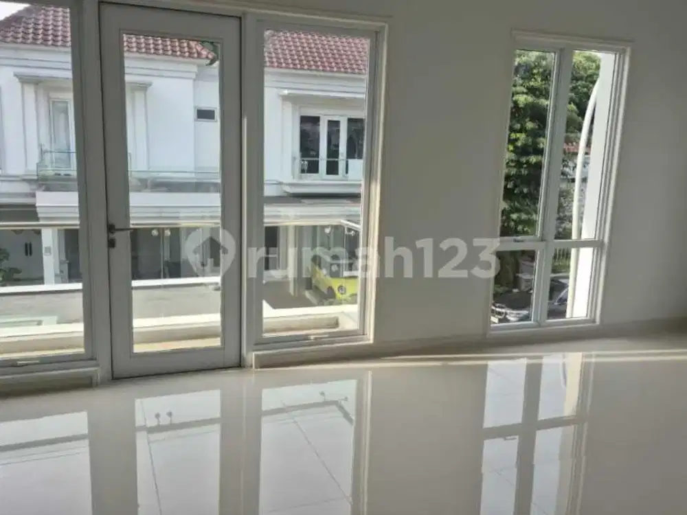 Rumah Hook 2 Lantai Hadap Utara di Pasadena Gading Serpong