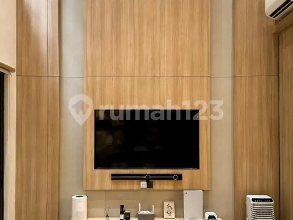 Rumah Furnished 3 Lantai Hadap Selatan SHM di Asya Jgc Jaktim