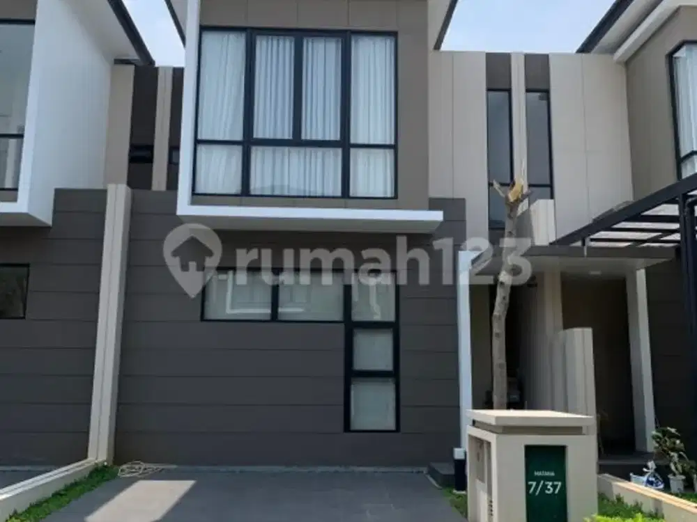 Rumah 2 Lantai Hadap Selatan Semi Furnished di Cluster Matana Jgc