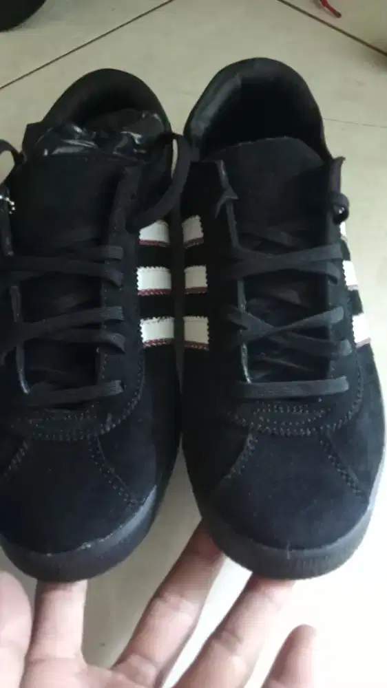 Adidas LONDON casual