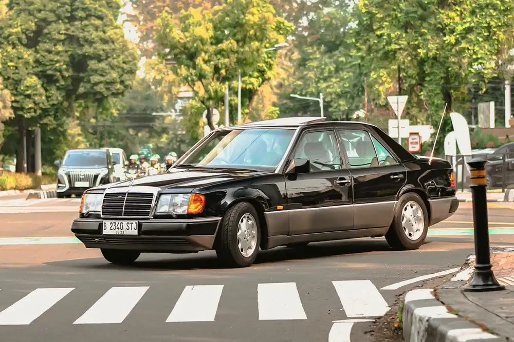 Mercedes benz w124 260e boxer cbu