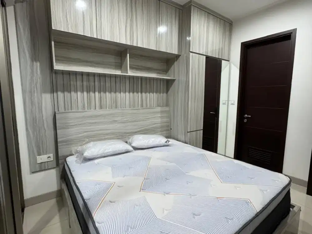 DISEWAKAN RUMAH PIK 2 UK 8X10 (2 LANTAI) FULL FURNISH BAGUS SIAP HUNI BISA NEGO