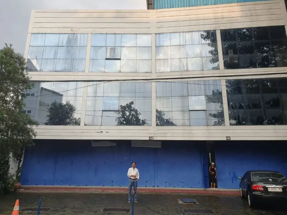 Dijual / DIsewa Gedung / Ruko Komersial lokasi Strategis Area RIau pajajaran bandung kota