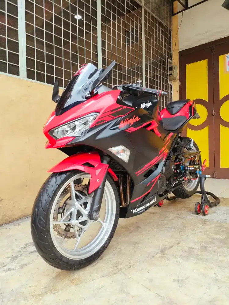 Kawasaki Ninja250 / Ninja 250 Fi 2018 ABS SE, Red Premium Doff, Mulus.
