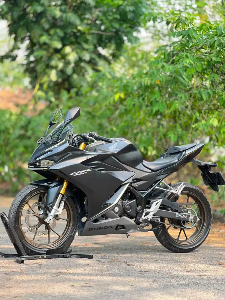 HONDA NEW CBR 150R 2023 HITAM DOFF KM 7K PAJAK PANJANG SUPER MULUS