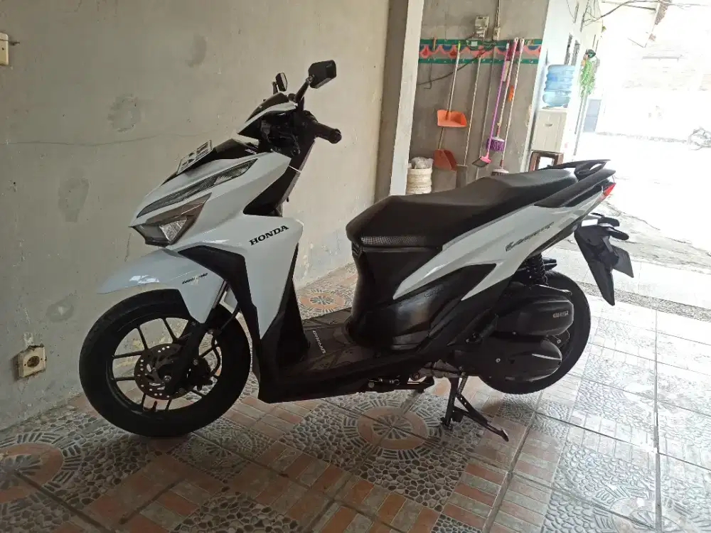 Vario 125 CBS ISS low km 9 ribu