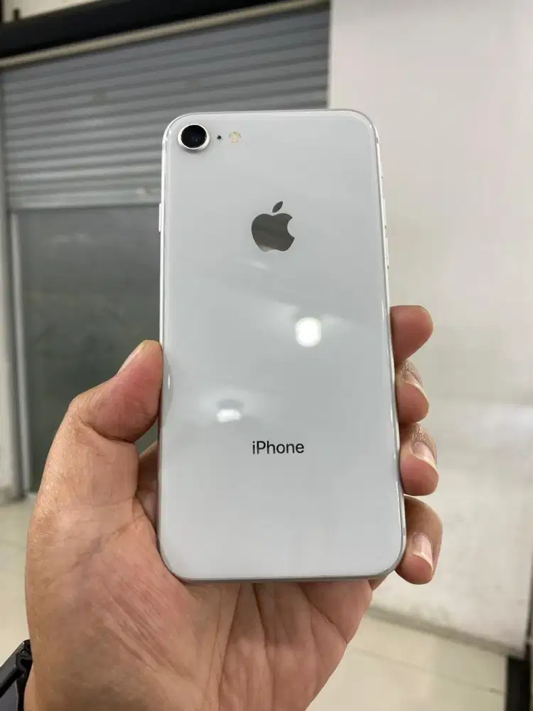 iPhone 8 64Gb Silver Mulus Fullset Tinggal Pakai