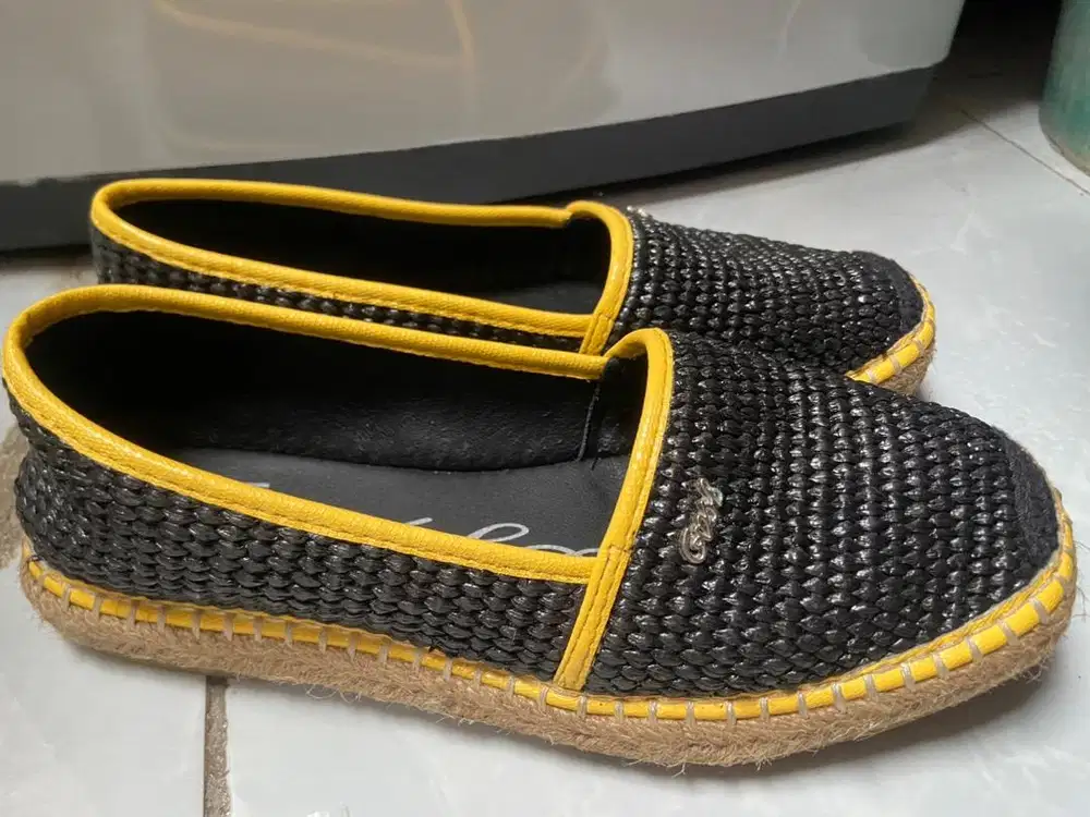 Sepatu & sandal brand murah