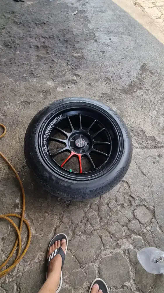 Velg dan bridgestone ring 18